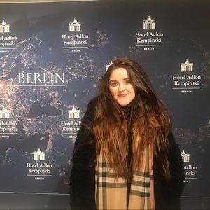 Meet your Posher, Caroline